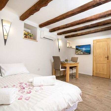 Studio Apartman Old Town ノヴィ・ヴィノドロスキー エクステリア 写真